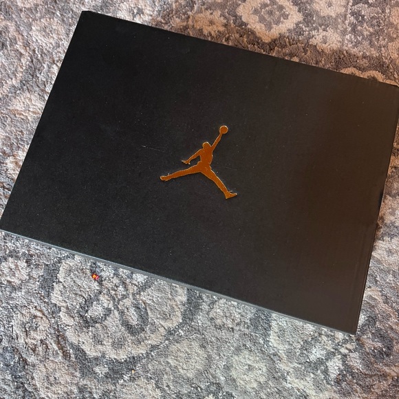 Nike Oakland Air Jordans Size 7 - Picture 4 of 6